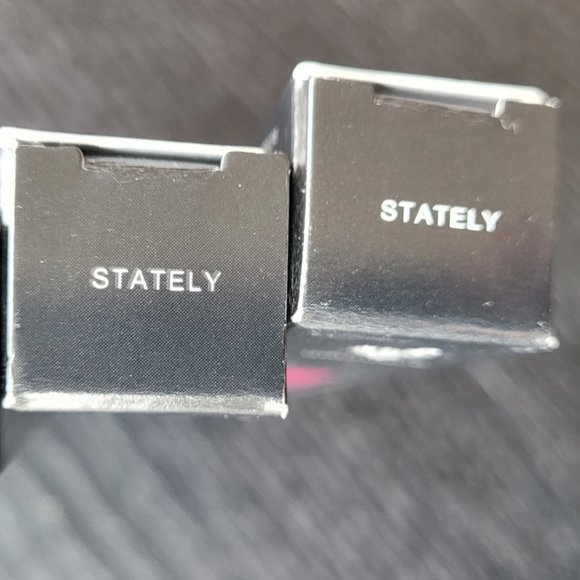 Younique Splash Liquid Lipstick - Stately - Picture 3 of 3